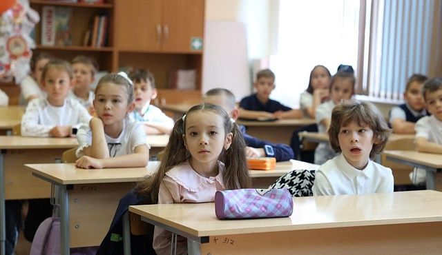 Новый учебный год — старт безопасного будущего: московские спасатели провели открытые уроки в школах