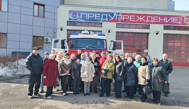 Общественные советники Южного округа столицы увидели работу пожарных изнутри